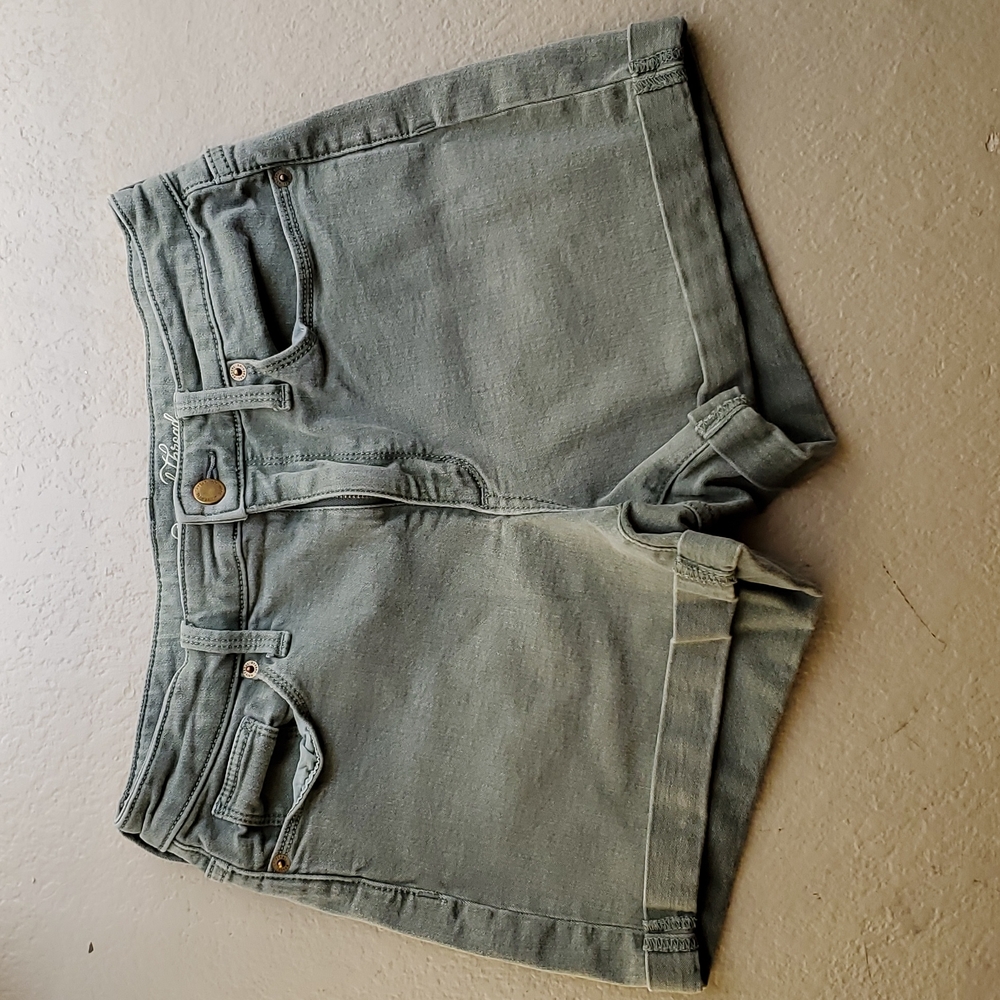 Ladies Universal Thread shorts